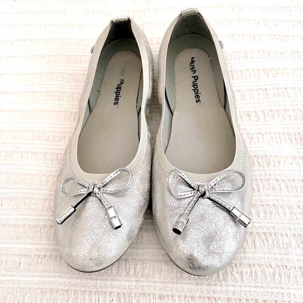 Hush Puppies. Josie Flats. Size 4.5W. Silver